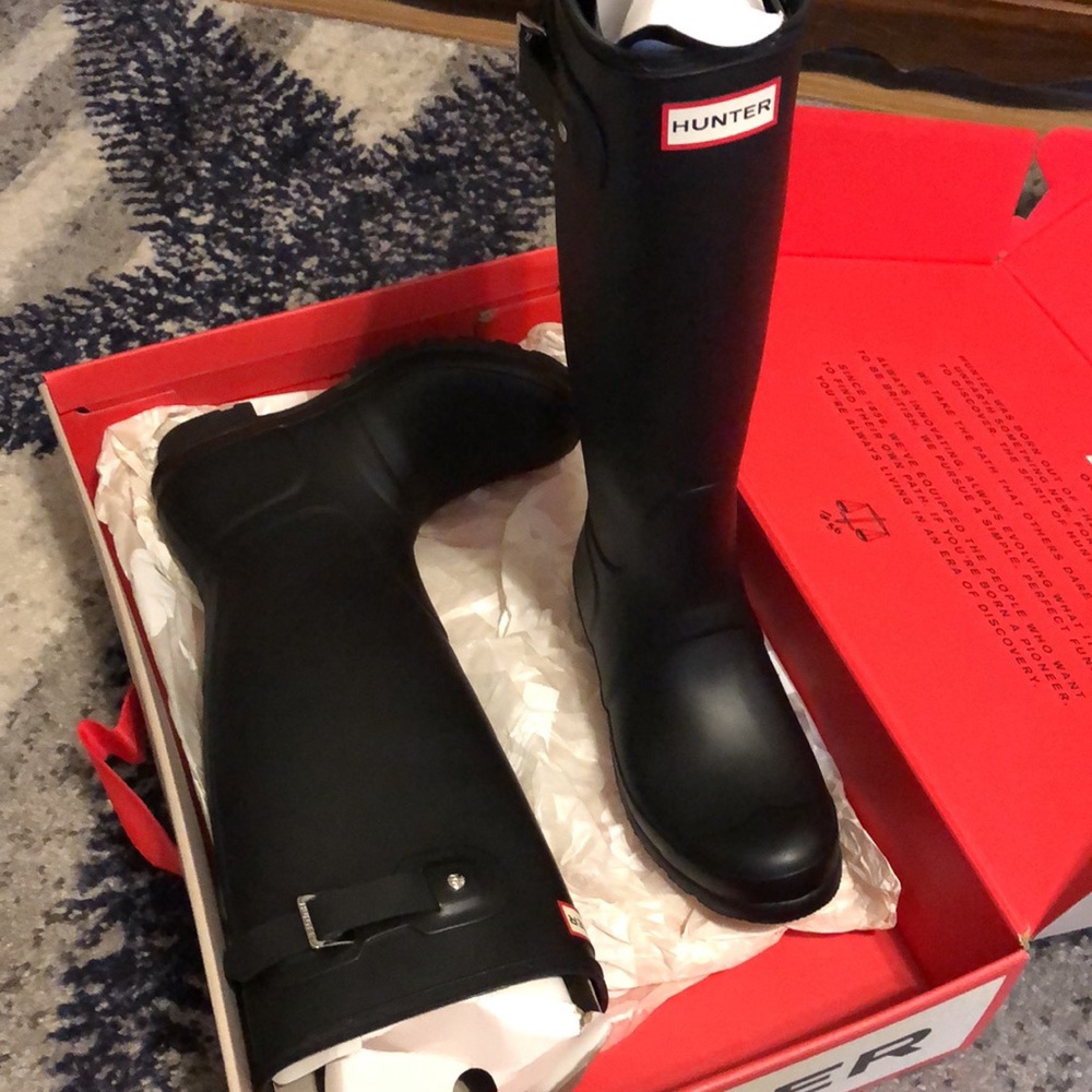 Like New Women’s Size 7 Tall Hunter Black Boots
